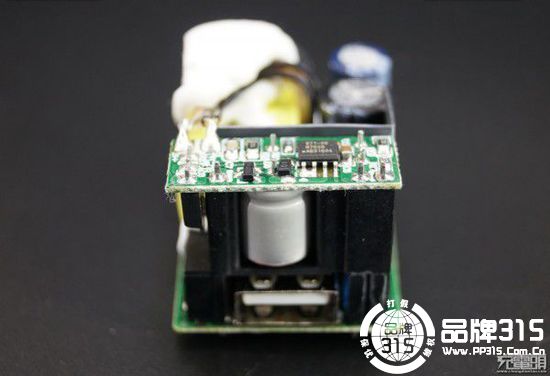 乐视QC3.0双协议快充EQ-24BCN拆解评测